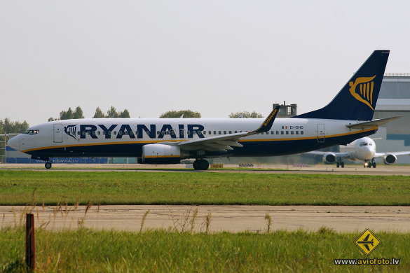 Boeing 737-8AS